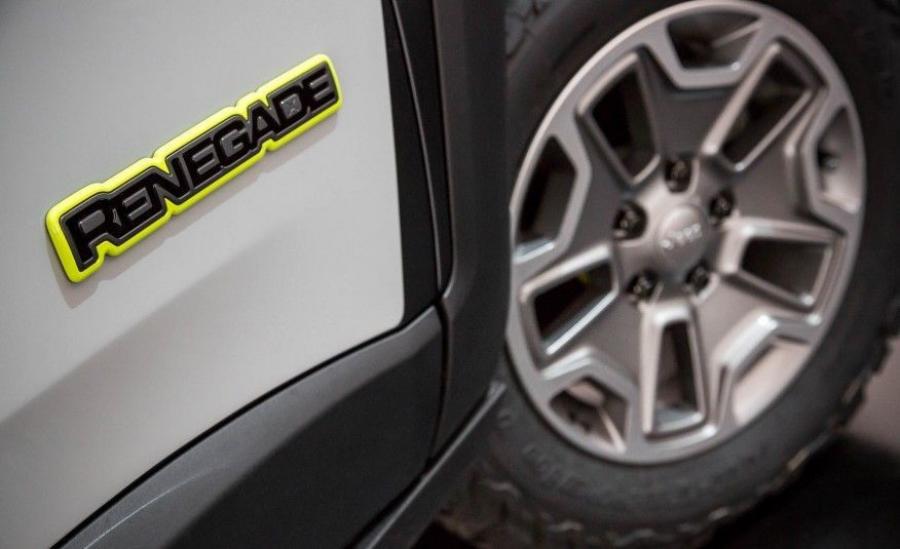 Jeep Renegade Commander Concept 2016 года  (фото 7 из 15)